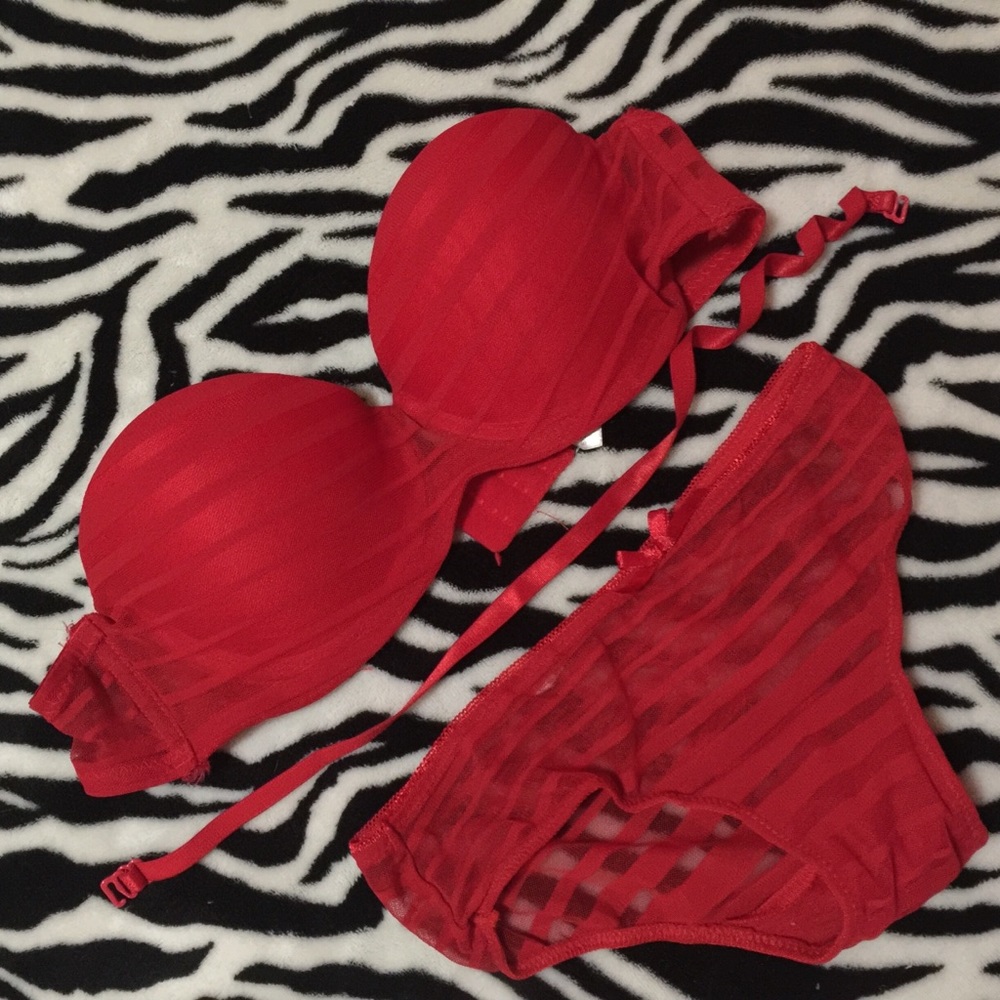 Bright red stripe strapless bra